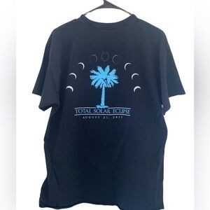 Total Solar Eclipse 2017 men’s tshirt size large. Fraying at bottom hem.
